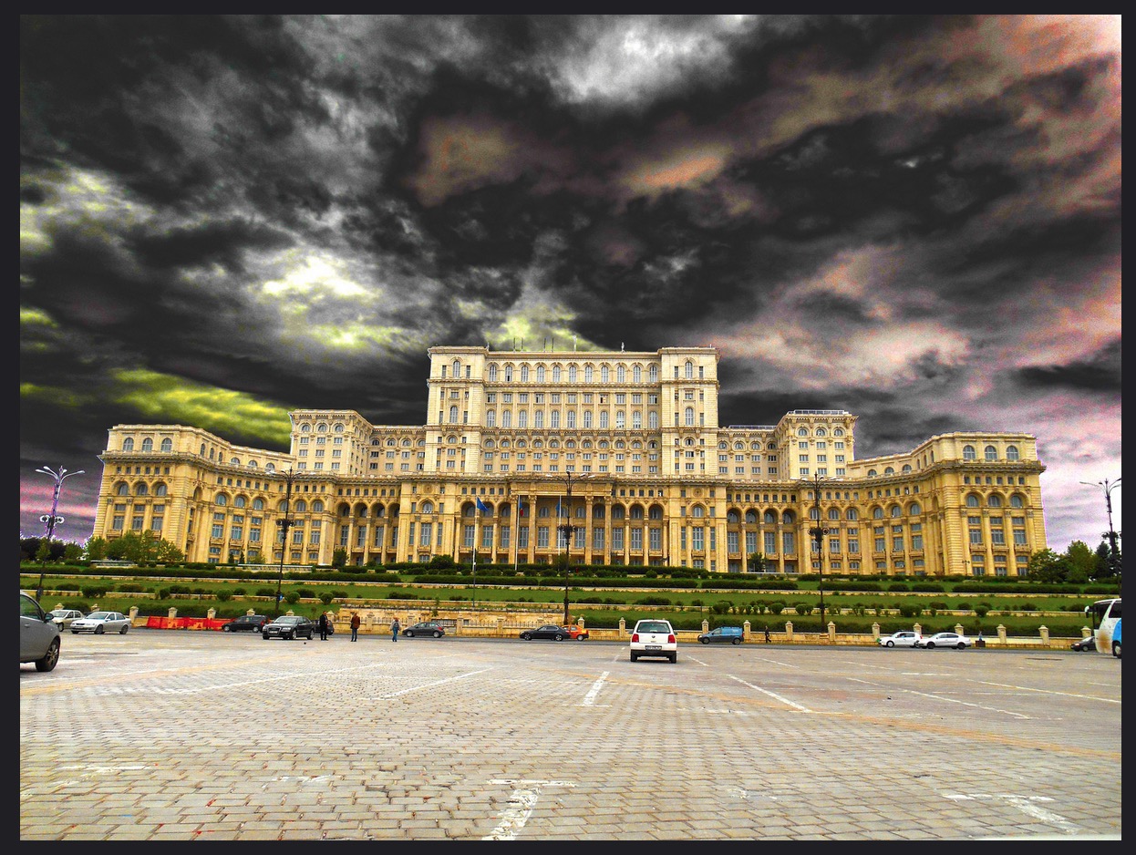 Palacio del Pueblo de Bucarest. Un monumento histórico.