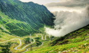 Las nubes tapando la carretera de Transfagarasan