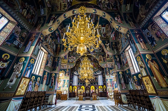 Interior del monasterio de Sihastra