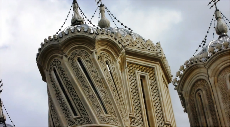 Detalle de las torres de la iglesia de Curtea de Arges