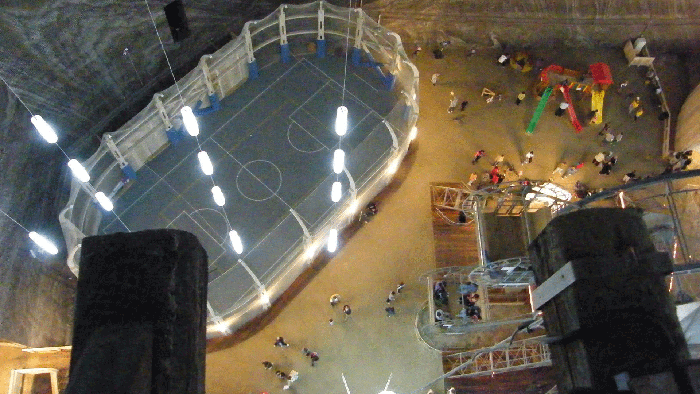 Campo de fútbol en el interior de la mina de Turda