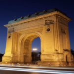 El Arco del Triunfo de Bucarest de noche