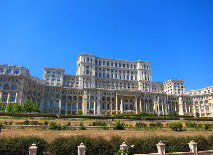 Palacio Presidencial de Ceacescu desde Plaza de la Revolución