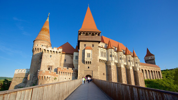 Entrada al Castillo de Corvino en Hunedoara